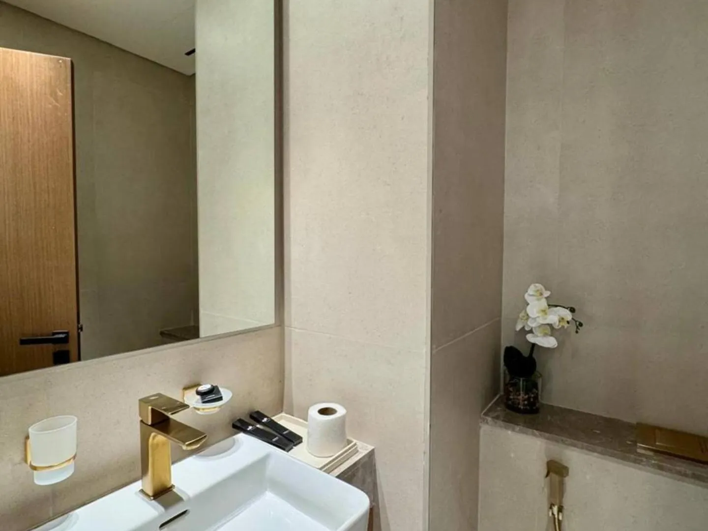 Elegant 1-Bedroom Apartment In Jvc Dubai 0*,
