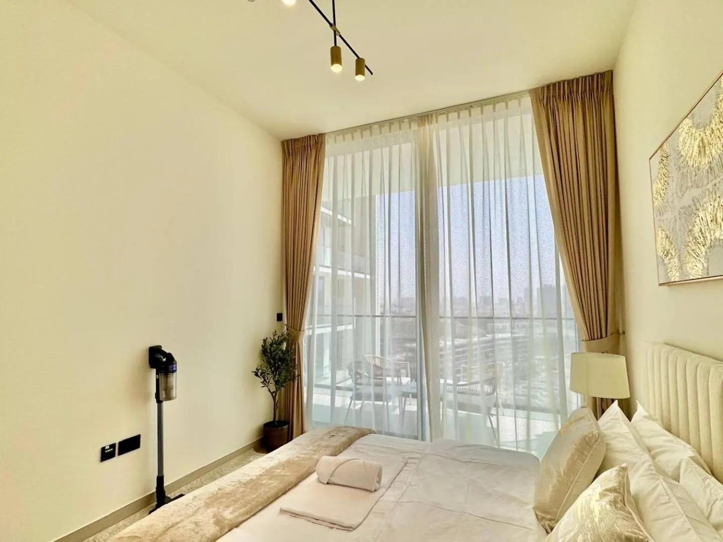 Elegant 1-Bedroom Apartment In Jvc Dubai 0*,